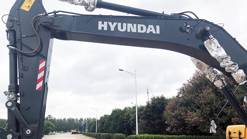 How the Hyundai HX220HD Stacks Up Against Its Competition Wie sich der Hyundai HX220HD im Vergleich zu seinen Konkurrenten schlägt
