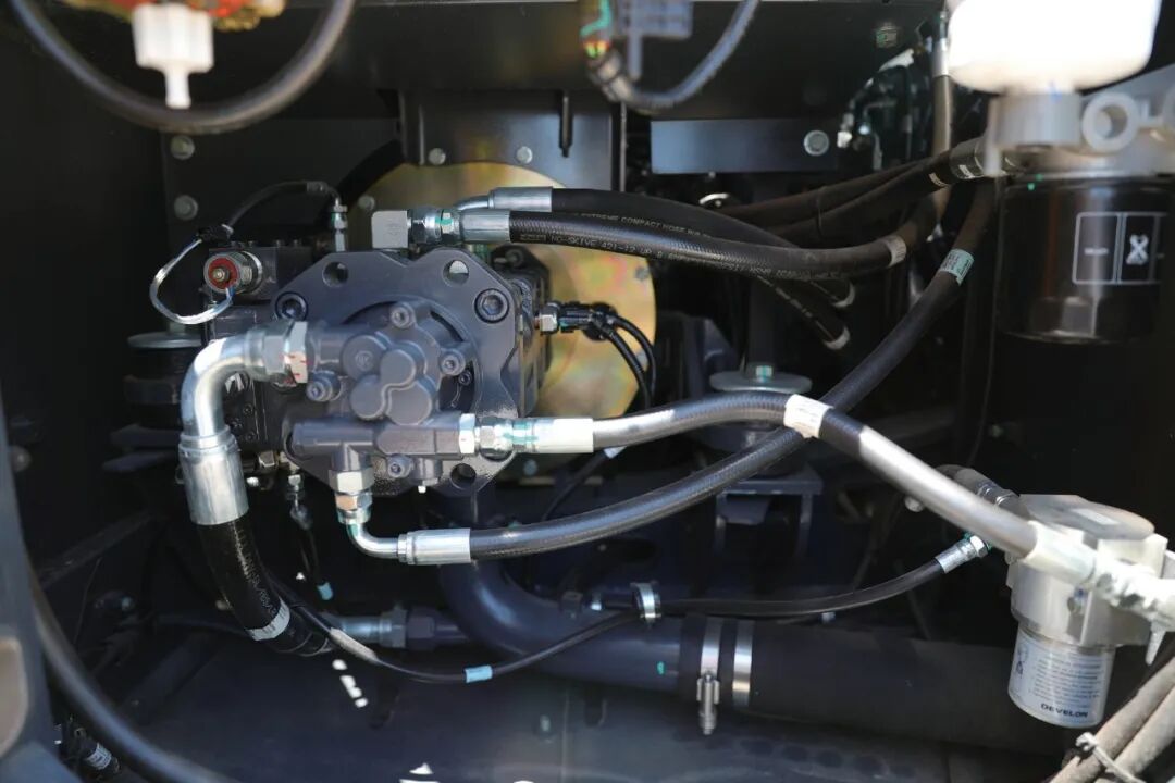 Imported Main Pump Compartment of the Hyundai HX130 Imported Main Pump Compartment of the Hyundai HX130