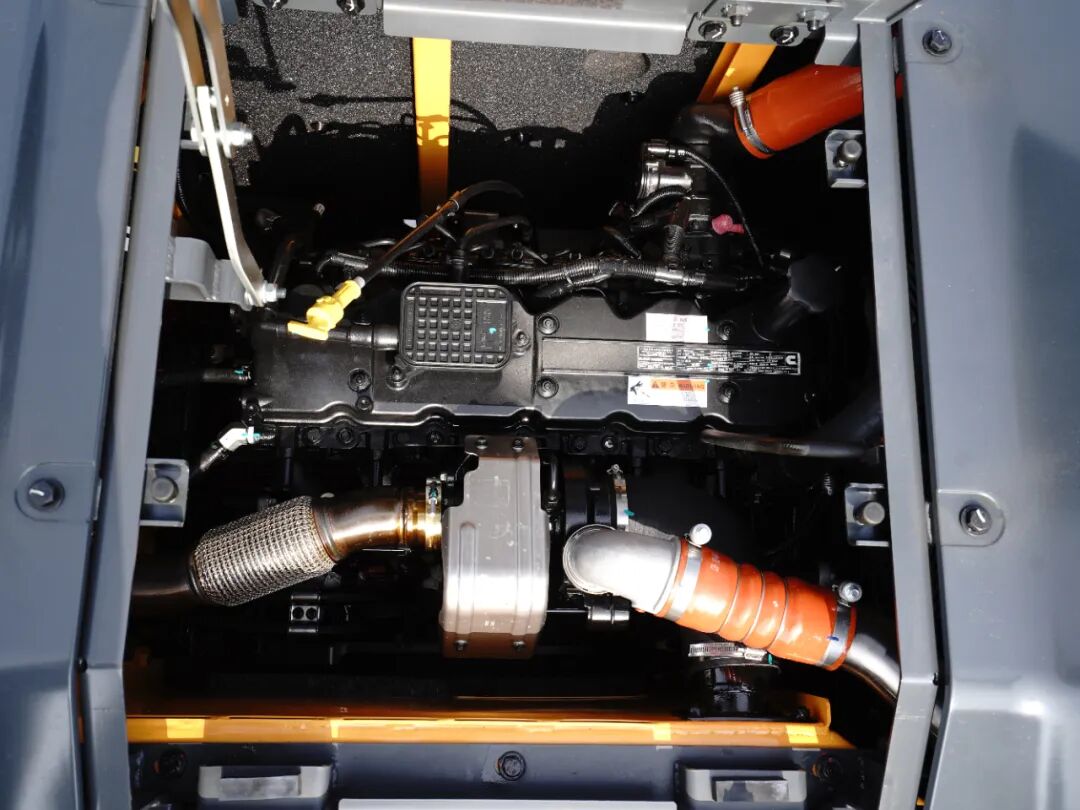 Engine Compartment and Aftertreatment System of the Hyundai HX220PRO Engine Compartment and Aftertreatment System of the Hyundai HX220PRO