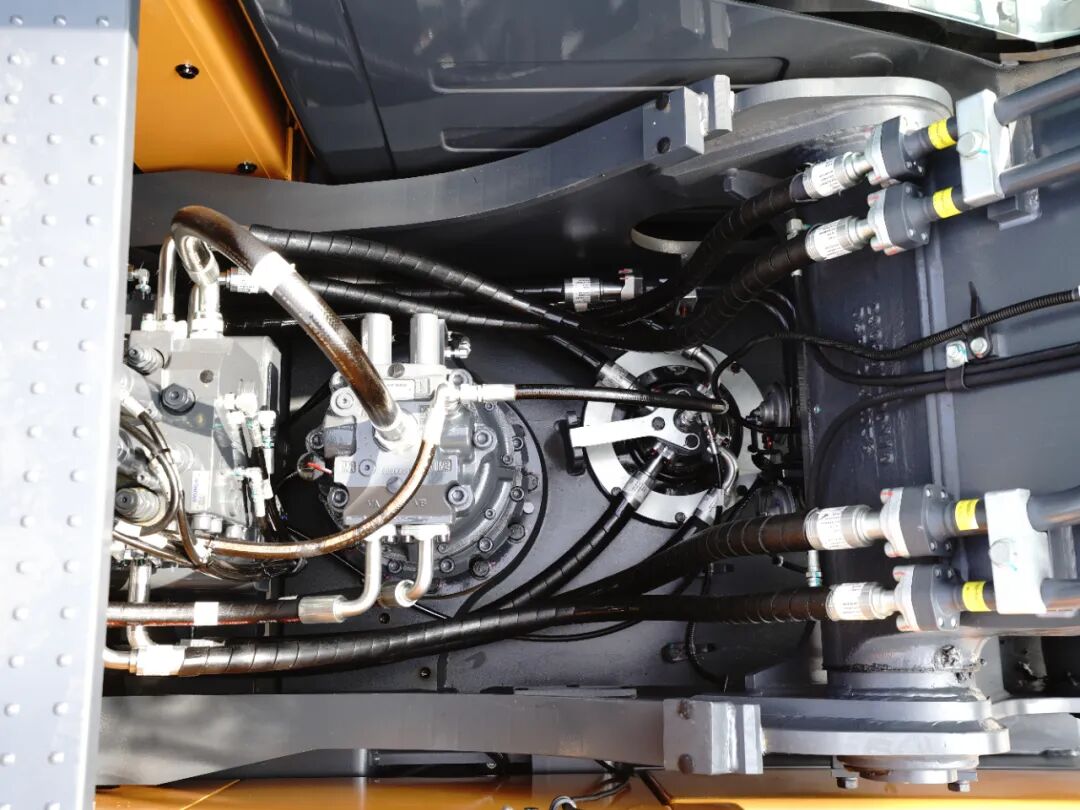 Self-Developed Main Valve and Hydraulic Piping of the Hyundai HX220PRO Self-Developed Main Valve and Hydraulic Piping of the Hyundai HX220PRO