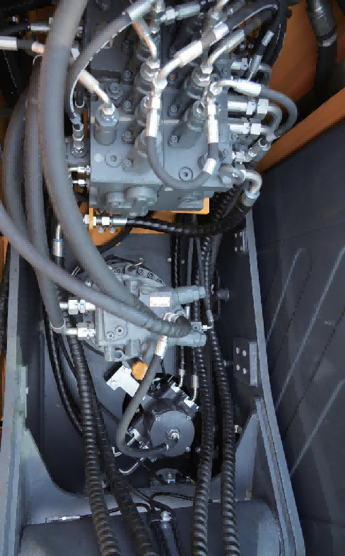 Main Hydraulic Pump and Filter Compartment of the Hyundai HX135G Main Hydraulic Pump and Filter Compartment of the Hyundai HX135G