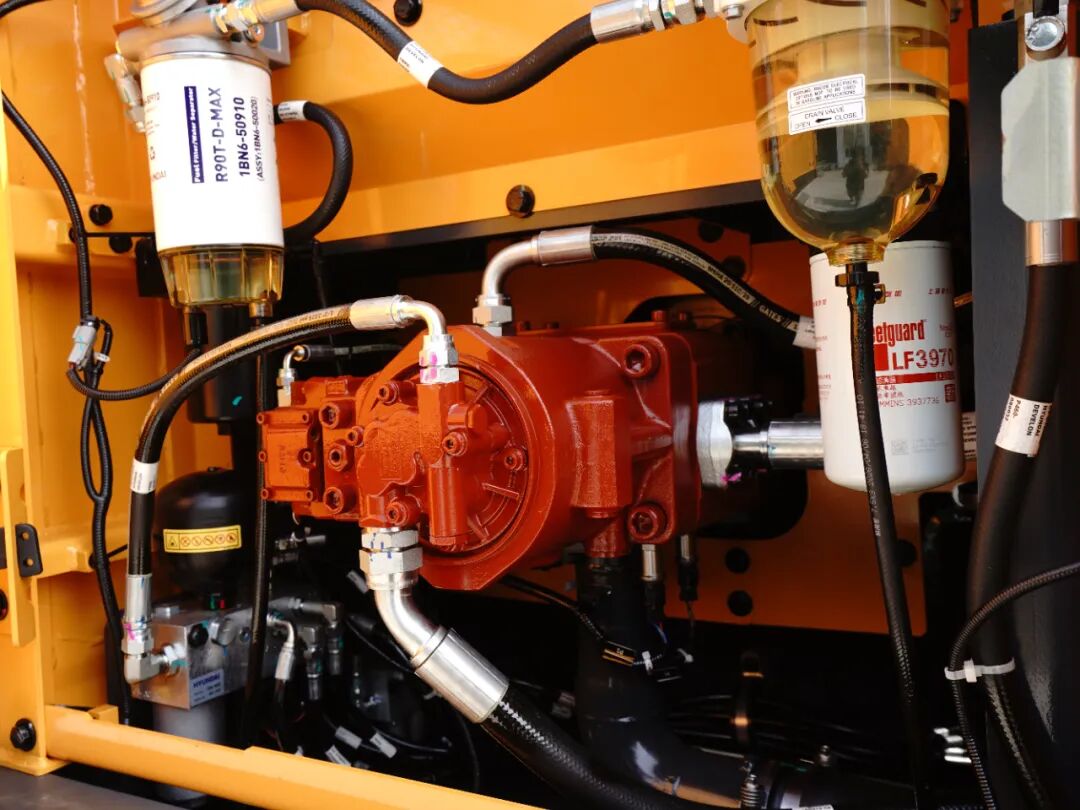 EPIC Electronically Controlled Main Pump Compartment of the Hyundai HX220PRO EPIC Electronically Controlled Main Pump Compartment of the Hyundai HX220PRO