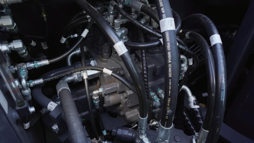 Main Pump and Hydraulic Hoses Close-Up of the Hyundai HX130 Main Pump and Hydraulic Hoses Close-Up of the Hyundai HX130