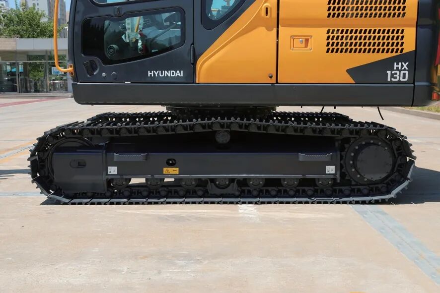 Reinforced Undercarriage and Tracks of the Hyundai HX130 Reinforced Undercarriage and Tracks of the Hyundai HX130