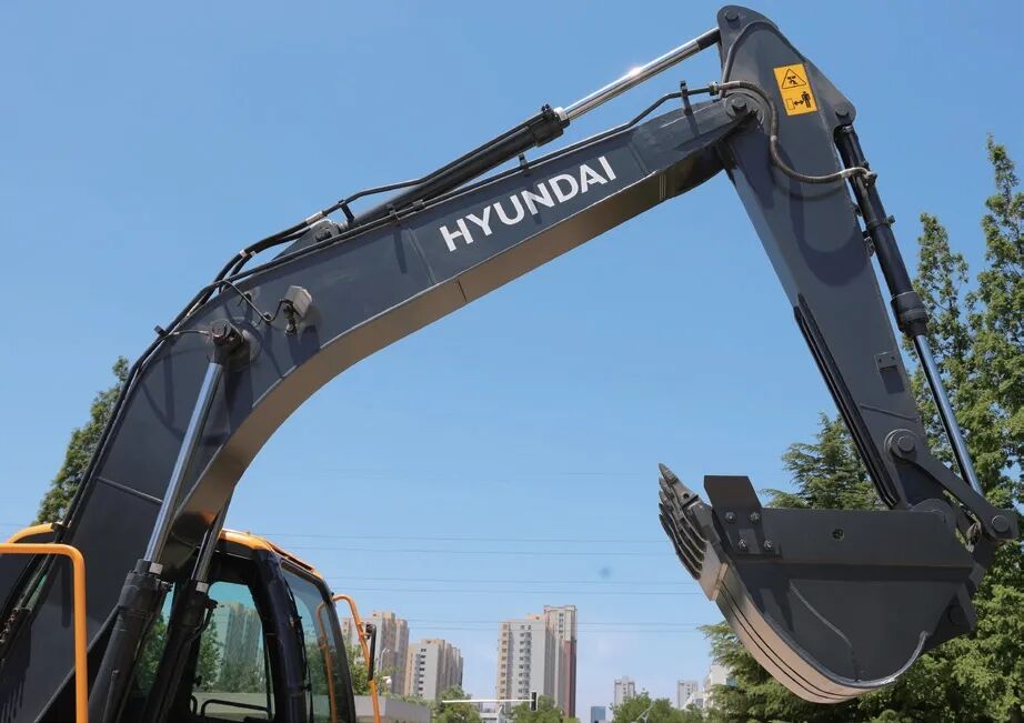 4.6 m Boom and 2.2 m Arm of the Hyundai HX130 4.6 m Boom and 2.2 m Arm of the Hyundai HX130
