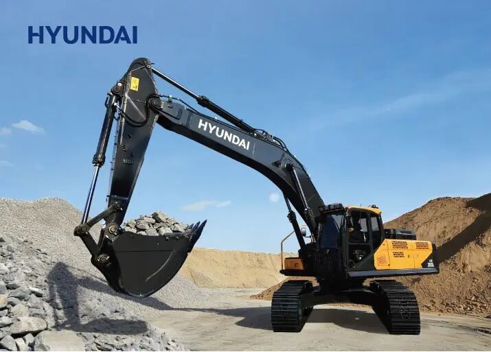 Hyundai HX380VL Large Crawler Excavator Loading Rock in a Quarry